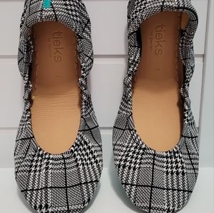 Tieks Seafield Check size 7